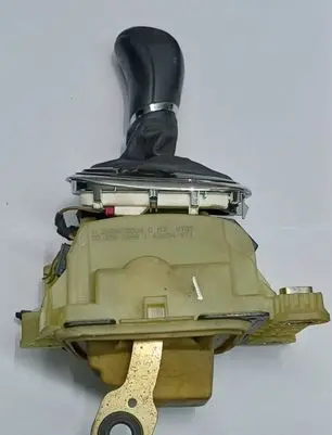 Mercedes-Benz C W203 Gear shifter/selector A2032675524