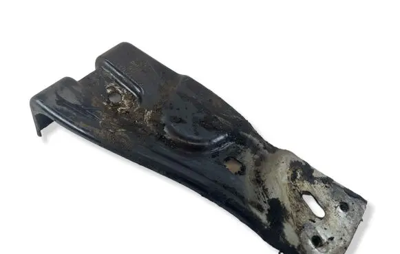 Volkswagen PASSAT B6 Fender mounting bracket 3C0821142
