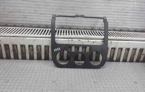 Volkswagen Golf V Radio/GPS head unit trim 1K0858071