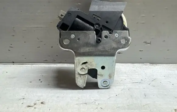 Volkswagen PASSAT B7 Tailgate/trunk/boot lock/catch/latch 4F5827505D