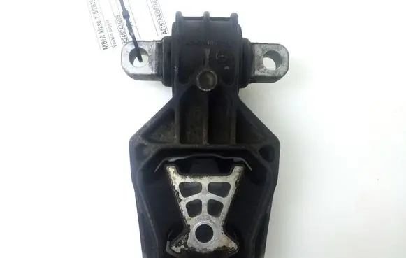 Engine mount bracket