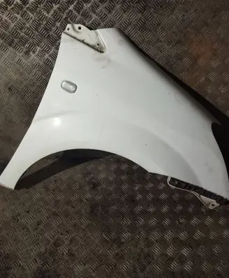Toyota Corolla Verso AR10 Fender