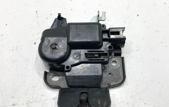 Subaru Legacy Tailgate exterior lock 