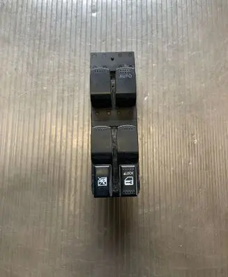 Suzuki Grand Vitara II Electric window control switch 
