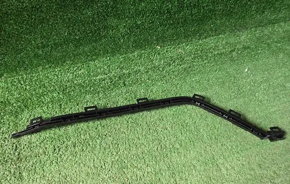 Volkswagen PASSAT B8 Bumper support mounting bracket corner 3G9807356A