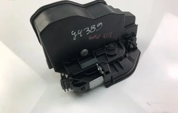 BMW 7 E65 E66 Coupe door lock (next to the handle) 7202147