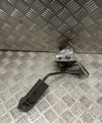 Audi A6 S6 C4 4A Accelerator throttle pedal 046907475F