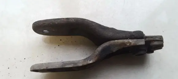 Peugeot 407 Engine mount bracket