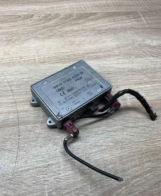 Audi A4 S4 B7 8E 8H Aerial antenna amplifier 8E0035456B