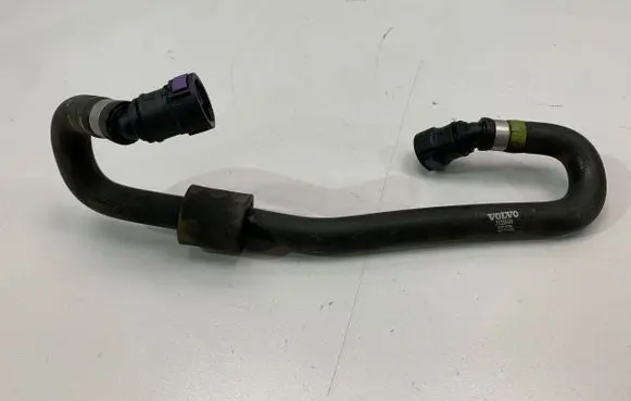 Volvo XC90 Engine coolant pipe/hose 31338404