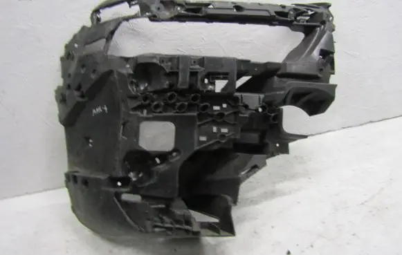 BMW 7 G70 Rear bumper mounting bracket 9464046