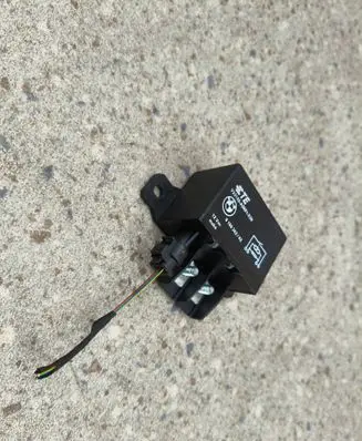 BMW 5 GT F07 Coolant fan relay 9198302 V23132A200330