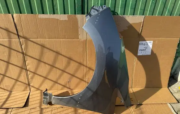 Nissan Leaf II (ZE1) Fender F3101-5SHMA