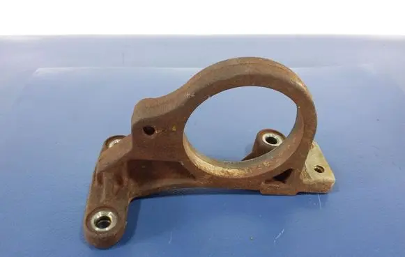 Engine mount vacuum valve