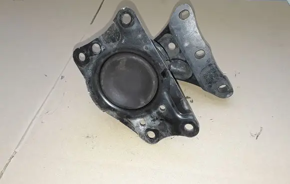 Skoda Fabia Mk1 (6Y) Engine mount bracket 6Q0199262AH