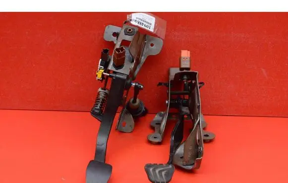 Nissan Qashqai Accelerator throttle pedal 465038803R