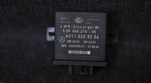 Mercedes-Benz E W211 Light module LCM 5DF008278 A2118203226
