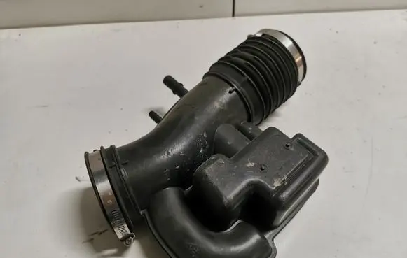 Ford Mustang V Air intake duct part BR339F805CA