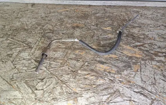 Mercedes-Benz Vito Viano W447 Exhaust gas temperature sensor A0081534128 1436930102531