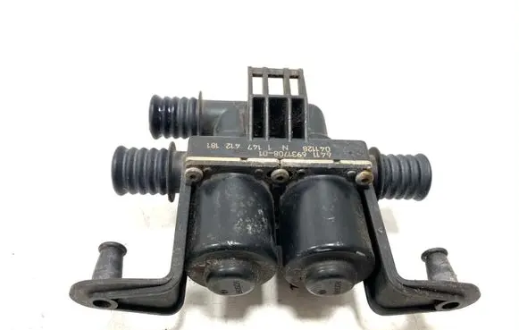 BMW 5 E60 E61 Coolant heater control valve 6931708 693170801 1147412181