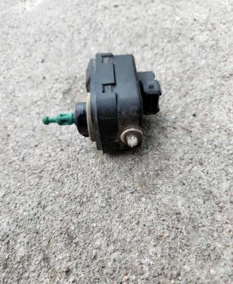 Volvo V70 Headlight level adjustment motor 