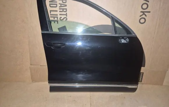 Volkswagen Touareg II Front door 7P0831312