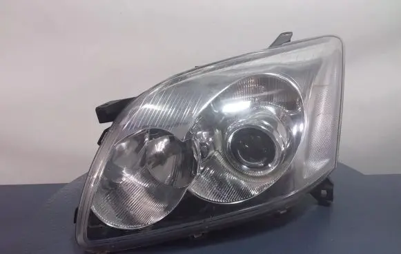 Toyota Avensis T250 Headlight/headlamp 20-A370
