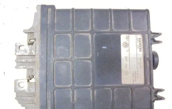 Volkswagen Golf III Engine control unit/module ECU 037906025T
