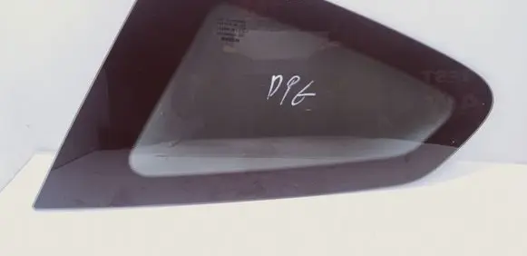 Nissan Qashqai+2 Rear side window