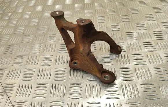 Peugeot 508 RXH Engine mounting bracket 9687262980