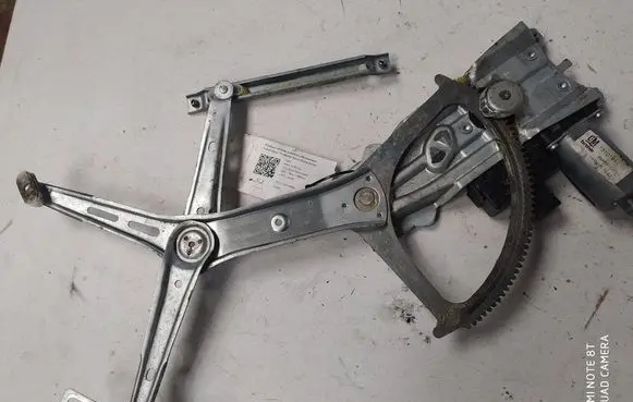 Opel Astra H Front door window regulator with motor 13101481 994885101
