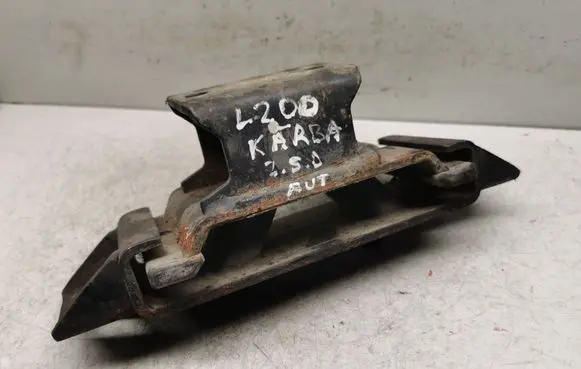Mitsubishi L200 Gearbox mount MR992713K2