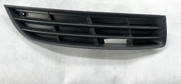 Volkswagen PASSAT B6 Front bumper lower grill 3C0853666