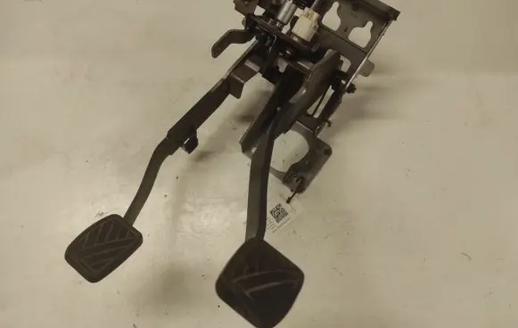 Suzuki Grand Vitara II Pedal assembly 