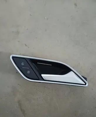 Audi A3 S3 8V Front door interior handle 8V7837020 8V7962108