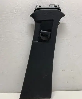 Volvo XC40 (B) pillar trim (top) 31479715