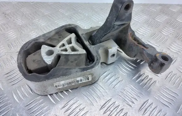 Ford Fusion II Engine mount bracket DP536P082CB