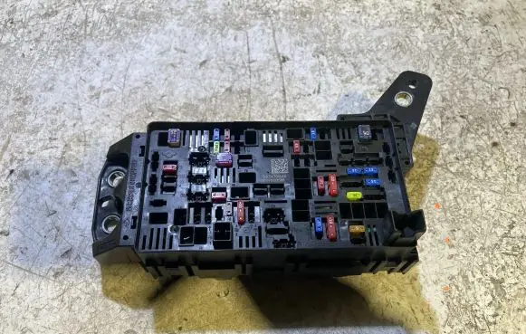 Jeep Grand Cherokee WL Fuse module 68347016AD W0990005111