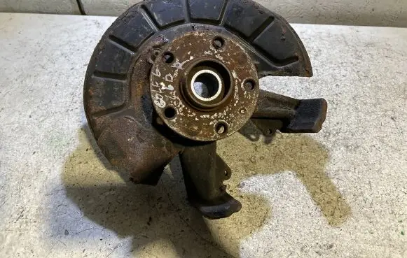 Volkswagen Golf VI Front wheel hub