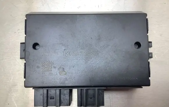 Volkswagen Touran II Tow bar trailer control unit/module 1K0907383B 1K0907383F