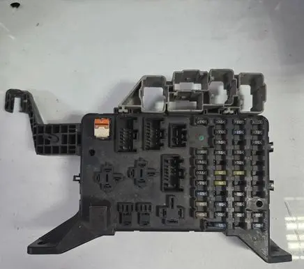 Ford Mondeo Mk III Fuse module 1S7T14A073AE 1545