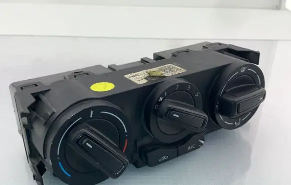 Volkswagen Polo V 6R Climate control unit E1081687 1604241B0887