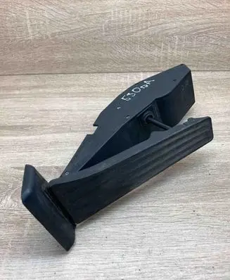 BMW 5 E39 Accelerator throttle pedal 6762480 25916010