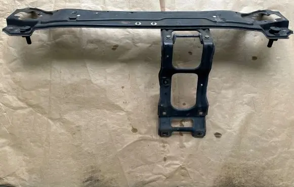 Mercedes-Benz C W203 Radiator mount bracket A2036202272 A2036204472