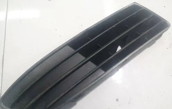 Volkswagen Polo IV 9N3 Front bumper lower grill 6Q0853666E