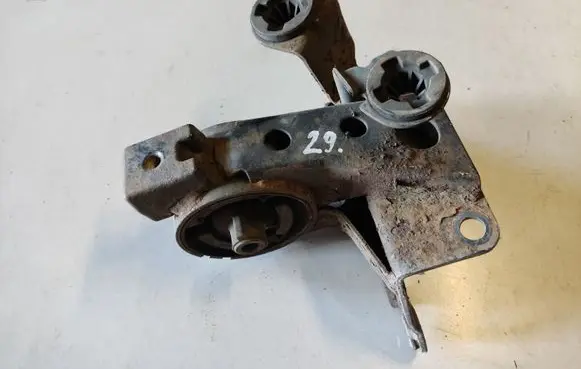 Nissan X-Trail T30 Engine mount bracket 112218H300