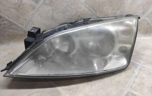 Ford Mondeo Mk III Headlight/headlamp 1S7113006AK 0301174201