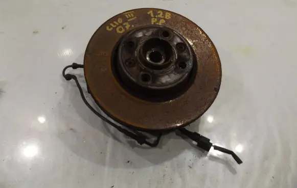Renault Clio III Front wheel hub spindle knuckle