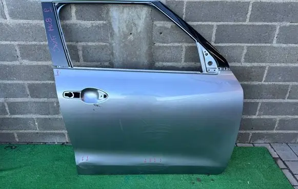 Suzuki Swift IV Front door 