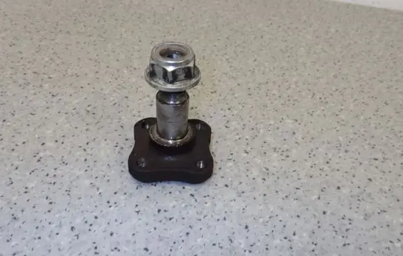 Rear wheel hub